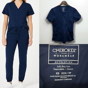 270 Cherokee | NWOT Workwear Revolution Navy V-Neck Scrub Top (size XS/S)